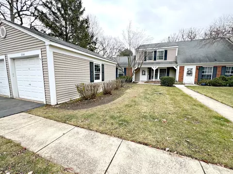 1004 Oak Valley Dr #1, Cary, IL 60013