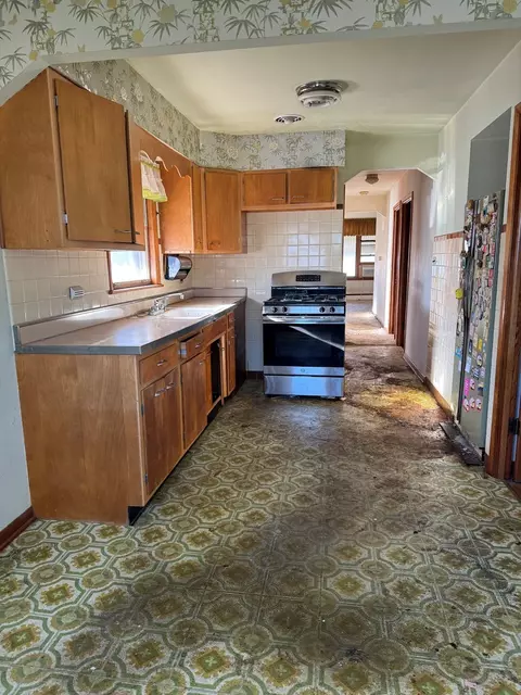 5601 N Mango Ave, Chicago, IL 60630 photo 6