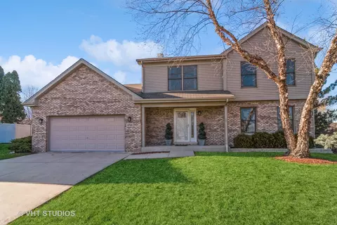 8708 Suffield Dr, Woodridge, IL 60517