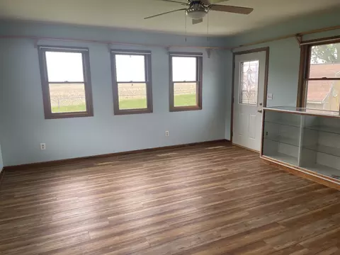 Living - 217 N Albert Ave, Mcnabb, IL 61335 photo 4 of 6