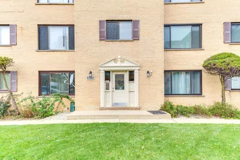 9360 Hamilton Ct #C, Des Plaines, IL 60016 photo 2