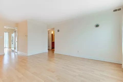 9360 Hamilton Ct #C, Des Plaines, IL 60016 photo 4