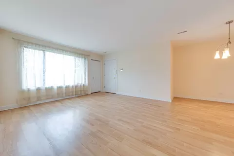 9360 Hamilton Ct #C, Des Plaines, IL 60016 photo 3