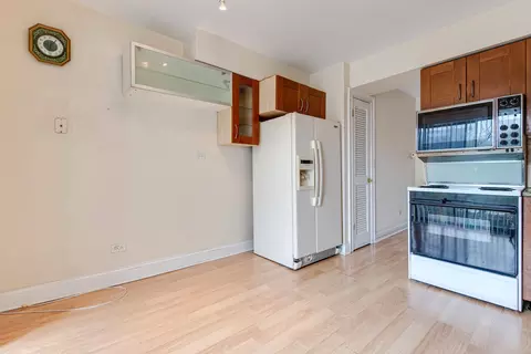 9360 Hamilton Ct #C, Des Plaines, IL 60016 photo 8