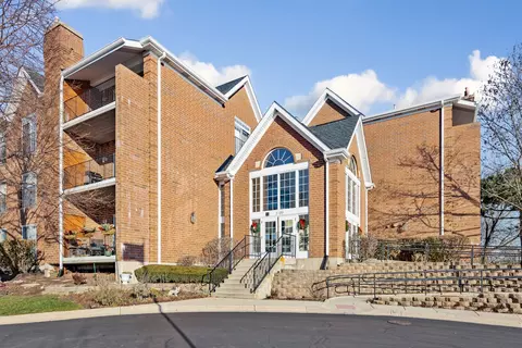 43 Hunt Club Dr #43, Saint Charles, IL 60174