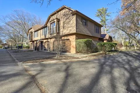 907 Cheshire Dr, Champaign, IL 61821