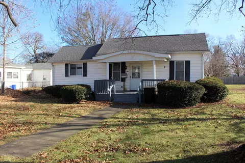 108 S Henderson St, Kenney, IL 61749