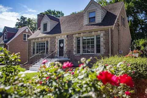 4613 W 98th St, Oak Lawn, IL 60453