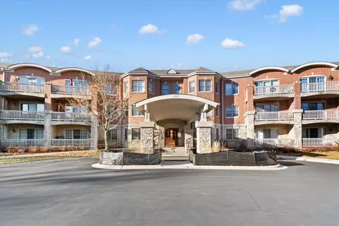 950 Augusta Way #313, Highland Park, IL 60035