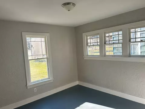521 E Center St, Freeport, IL 61032 photo 10