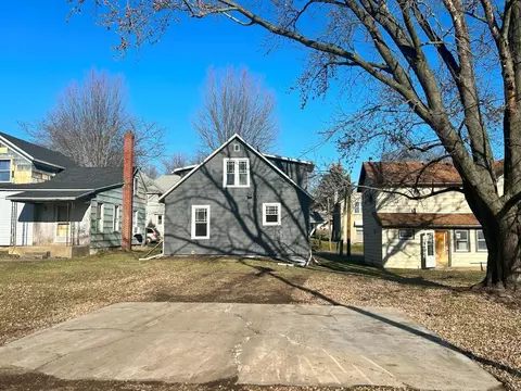 521 E Center St, Freeport, IL 61032 photo 19