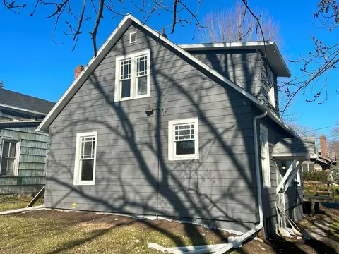 521 E Center St, Freeport, IL 61032 photo 18