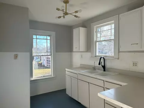 521 E Center St, Freeport, IL 61032 photo 7