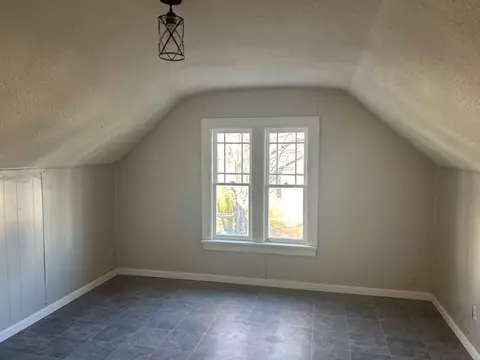 521 E Center St, Freeport, IL 61032 photo 17