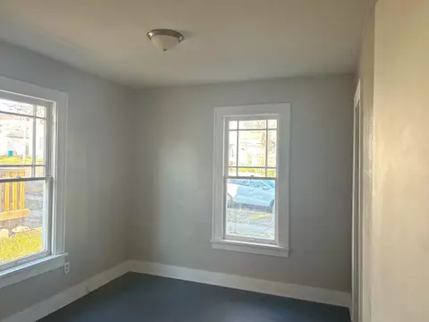 521 E Center St, Freeport, IL 61032 photo 11