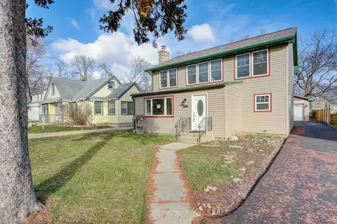 4706 W Lakeshore Dr, Mccullom Lake, IL 60050