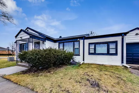 8621 Le Claire Ave N, Skokie, IL 60077