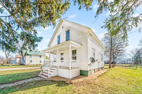 213 E Brown St, Earlville, IL 60518