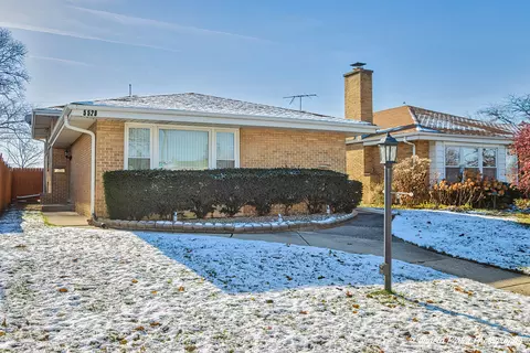 5529 Mulford St, Skokie, IL 60077