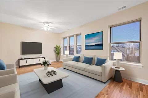 3709 W Montrose Ave #3, Chicago, IL 60618