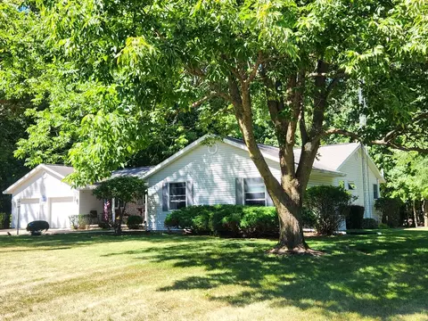 312 Elm Tree Dr, Varna, IL 61375