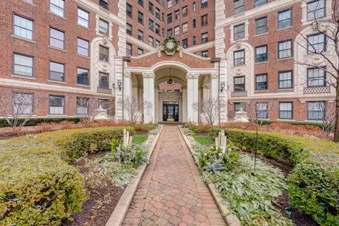 5555 S Everett Ave #C6, Chicago, IL 60637