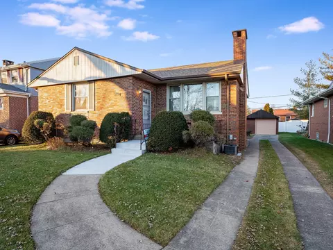 10300 Oxford St, Westchester, IL 60154