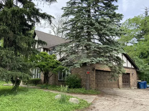 8239 Dunham Rd, Woodridge, IL 60517