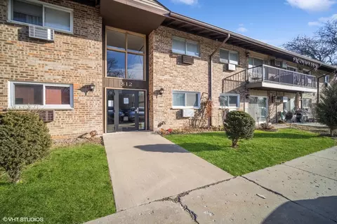 812 E Old Willow Rd #102, Prospect Heights, IL 60070