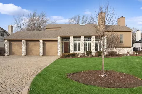 22 W550 Glen Ct, Medinah, IL 60157