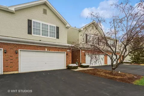 11 Black Oak Ct #11, Bolingbrook, IL 60490
