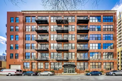 525 W Superior St #630, Chicago, IL 60654