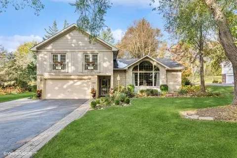 21188 N Woodland Ave, Barrington, IL 60010