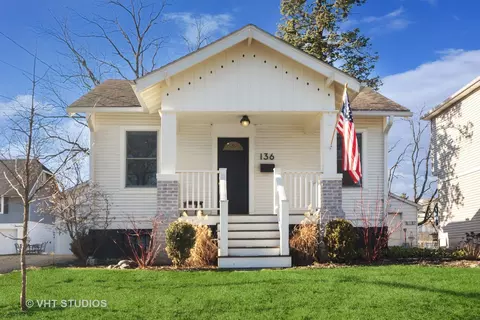 136 N Hager Ave, Barrington, IL 60010