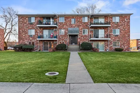 5711 128th St #23, Crestwood, IL 60445