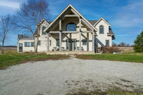3591 E 8000s Rd, Saint Anne, IL 60964