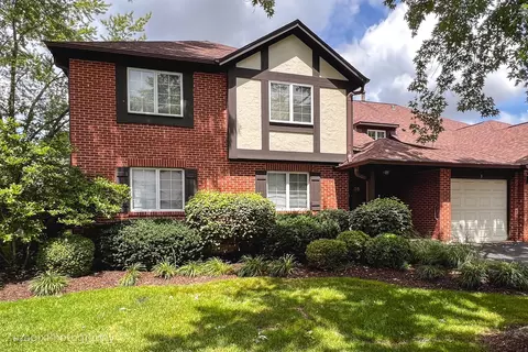35 Shawnee Trl #3, Indian Head Park, IL 60525