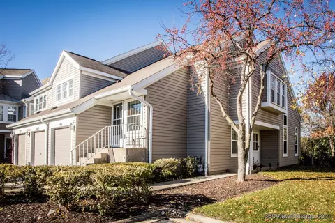 445 Kilkenny Ct, Carol Stream, IL 60188