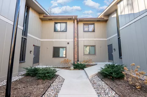 29 W431 Emerald Green Dr #G, Warrenville, IL 60555
