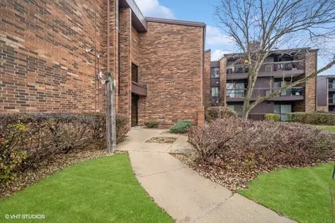 14525 Walden Ct #PH-1, Oak Forest, IL 60452