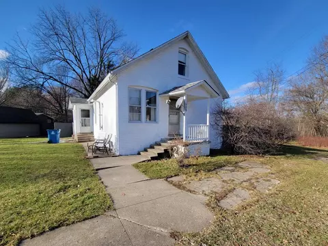 300 S Peru Rd, Seatonville, IL 61359
