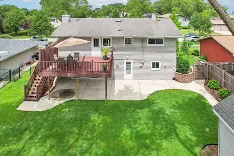 Exterior - 785 Cambridge Ln, Hoffman Estates, IL 60169 photo 13 of 14
