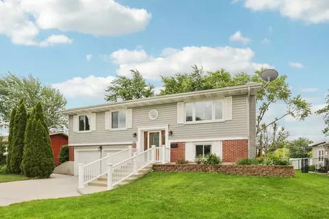 Exterior - 785 Cambridge Ln, Hoffman Estates, IL 60169 photo 3 of 14