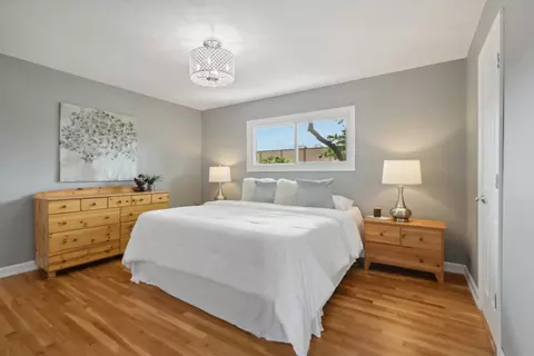 Bedroom - 785 Cambridge Ln, Hoffman Estates, IL 60169 photo 1 of 8