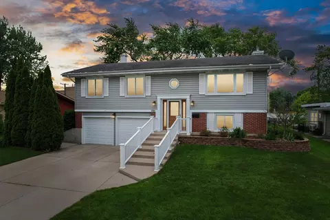 785 Cambridge Ln, Hoffman Estates, IL 60169
