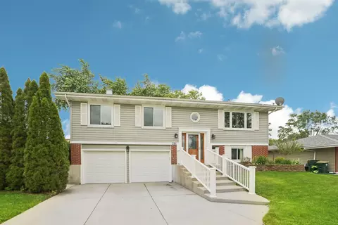 Exterior - 785 Cambridge Ln, Hoffman Estates, IL 60169 photo 4 of 14