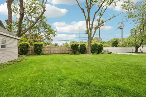 Exterior - 785 Cambridge Ln, Hoffman Estates, IL 60169 photo 10 of 14