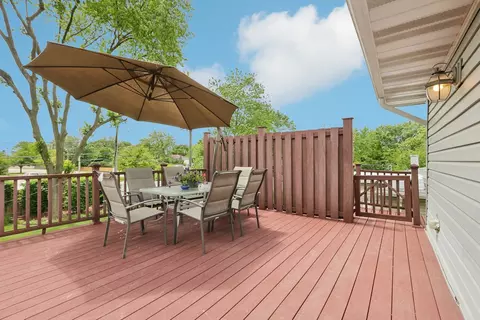 Exterior - 785 Cambridge Ln, Hoffman Estates, IL 60169 photo 5 of 14
