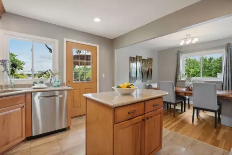 Kitchen - 785 Cambridge Ln, Hoffman Estates, IL 60169 photo 3 of 4