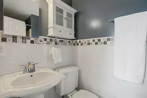 Bath - 785 Cambridge Ln, Hoffman Estates, IL 60169 photo 3 of 4